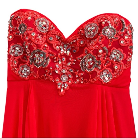 Elegant Formal Strapless Coral Pink Dress with Rhinestone Embellishments Size 7 - Picture 3 of 11